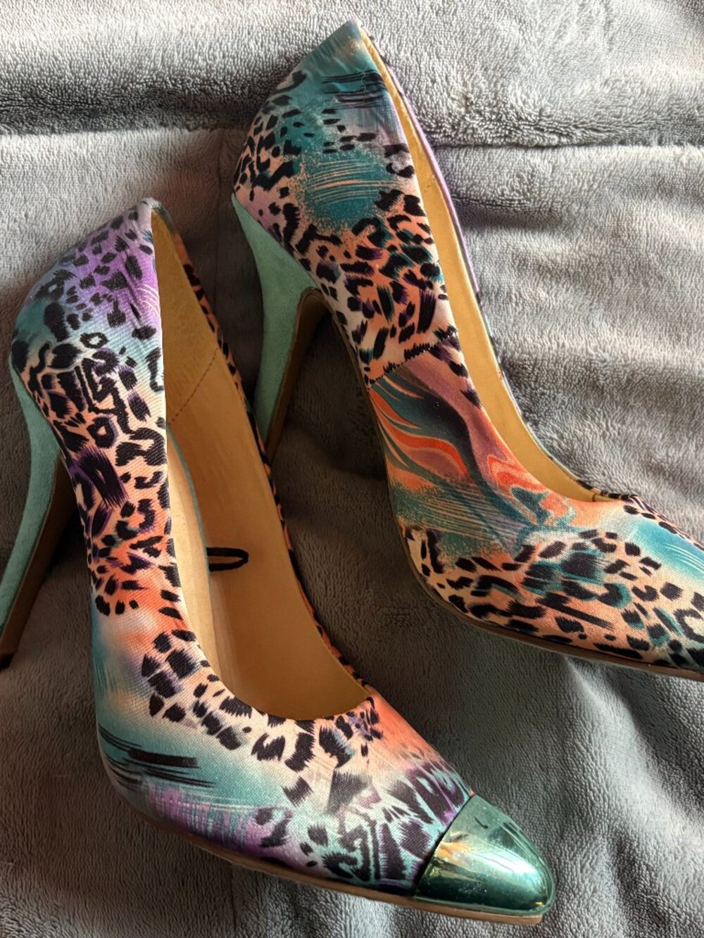 Teal Orange Purple Cheetah Print Futuristic Pumps (Size 8)